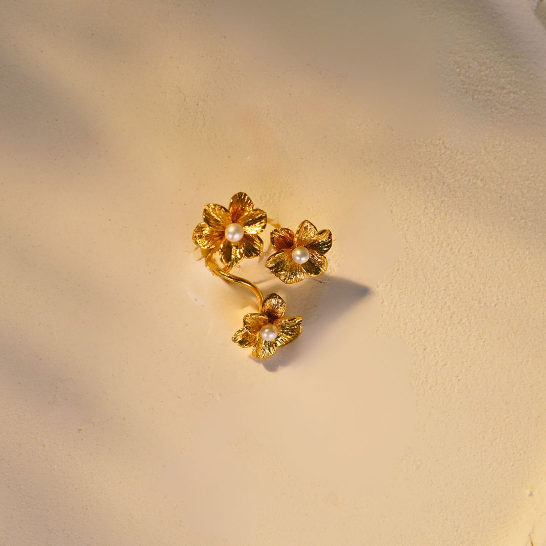 Blossom of 3 flowers