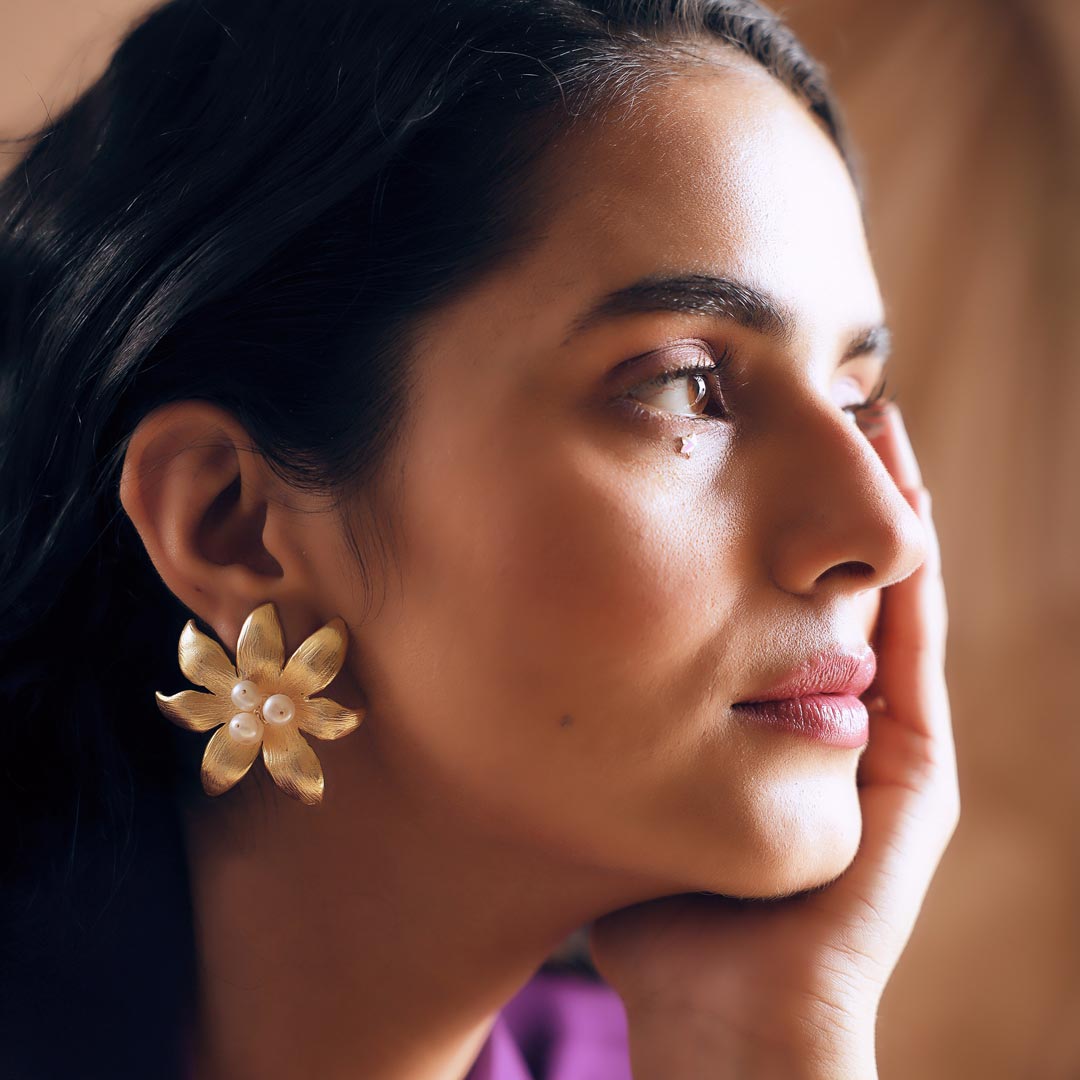 Corolla Earring by nihiraa