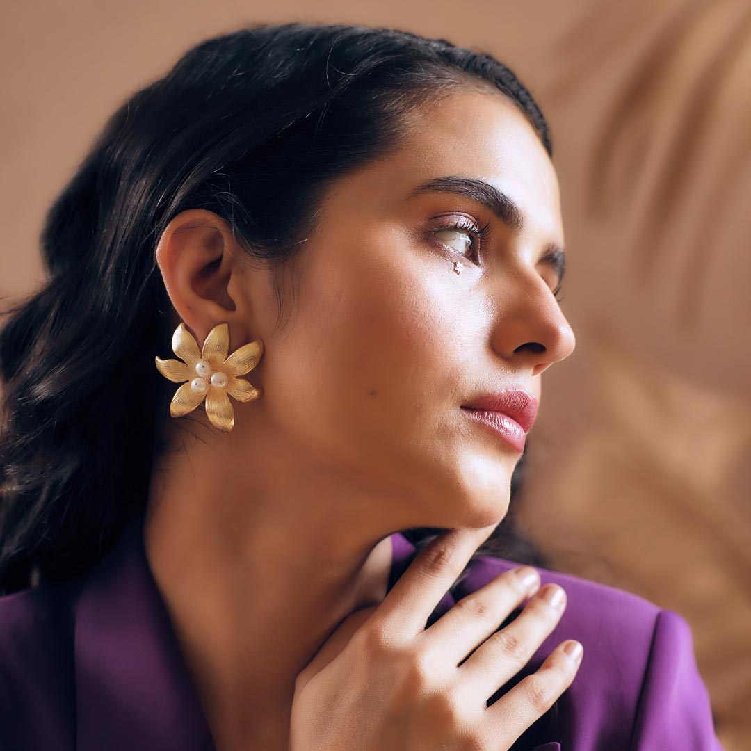 Corolla Earring by nihiraa